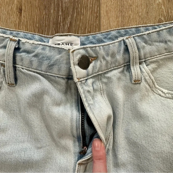 Frame Women's Le Grand Garcon Shorts Light Wash Denim with Raw Hem Size 32 GUC - Picture 4 of 9